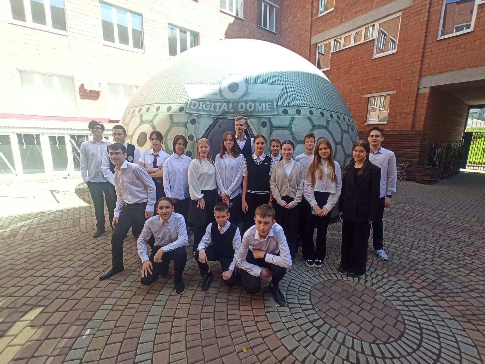 Мобильный планетарий, практические занятия + лекции, кинопоказы, наблюдения в телескоп. 